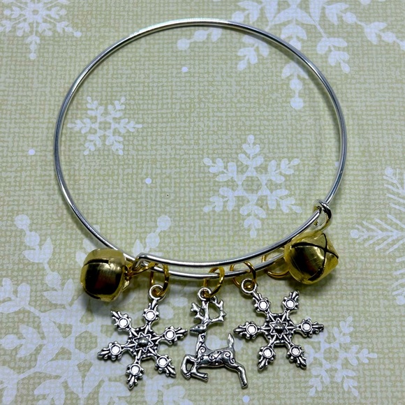 Handmade Christmas Jingle Bell Charm Bracelet! - Picture 3 of 4